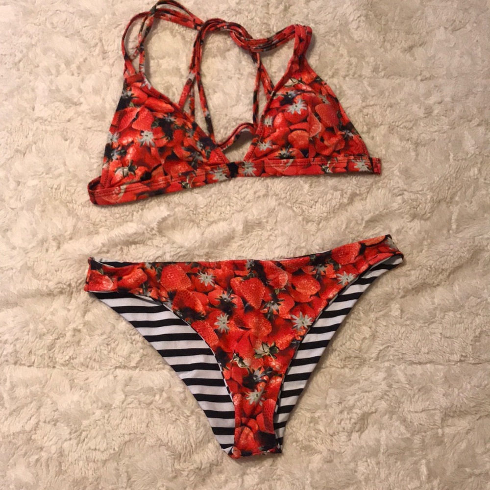 Bikini with reversible bottoms